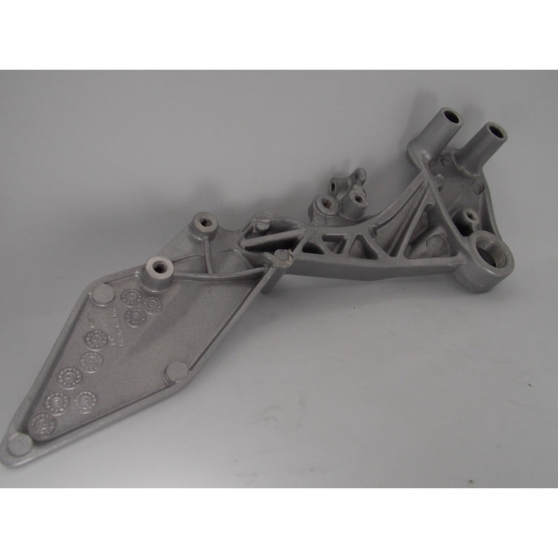 Soporte Reposapie Delantero Derecho Duke 200/390 Original