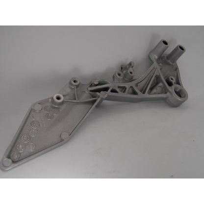 Soporte Reposapie Delantero Derecho Duke 200/390 Original